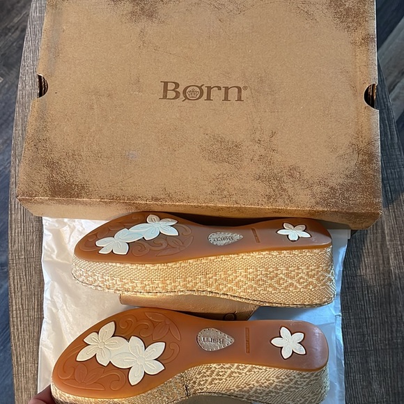 Born NWT Gold platform slides - Picture 4 of 5